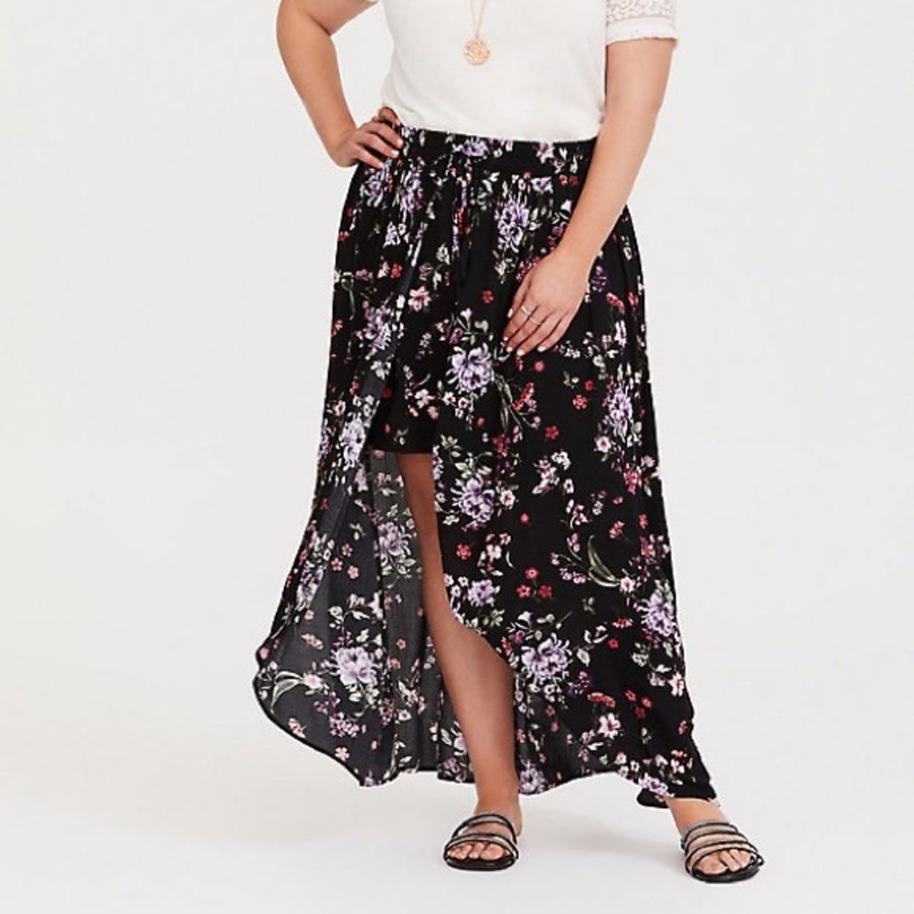 Torrid Black Floral Gauze Light Sheer Overskirt Short Size 0 / 12 Large
